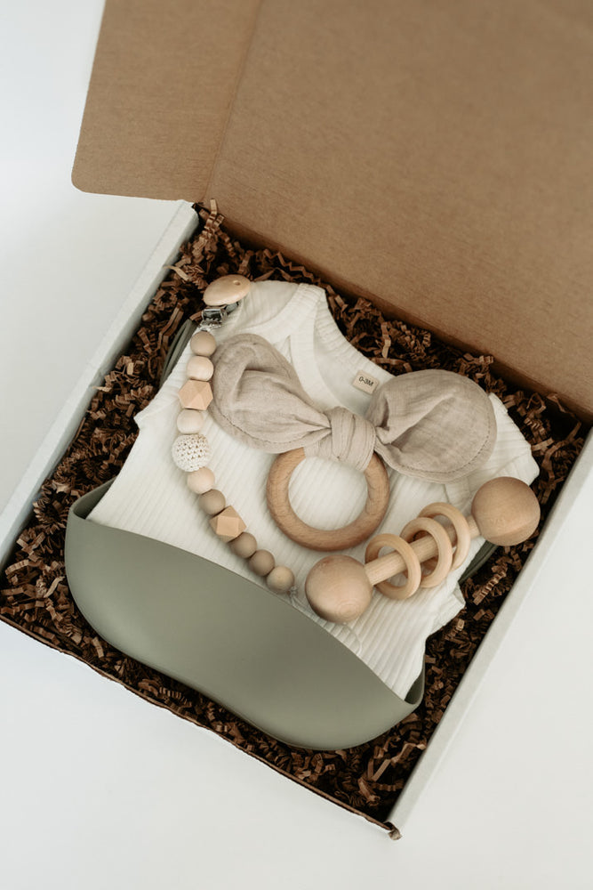 
                  
                    Neutral Medium Gift Box
                  
                